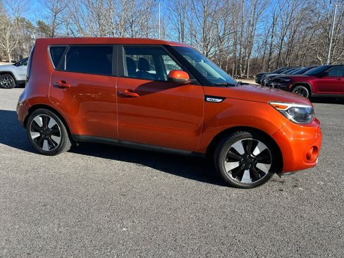 Used 2018 Kia Soul + image 4