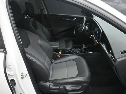 Certified 2023 Kia Niro EX Touring image 37