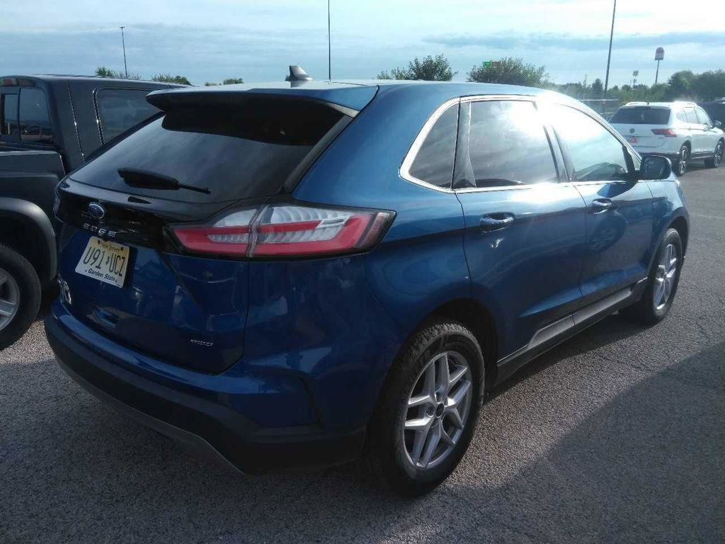 Used 2024 Ford Edge SEL AWD/4WD image 4