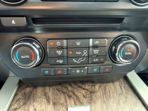 Used 2018 Ford F350 Lariat w/ Lariat Ultimate Package AWD/4WD image 27