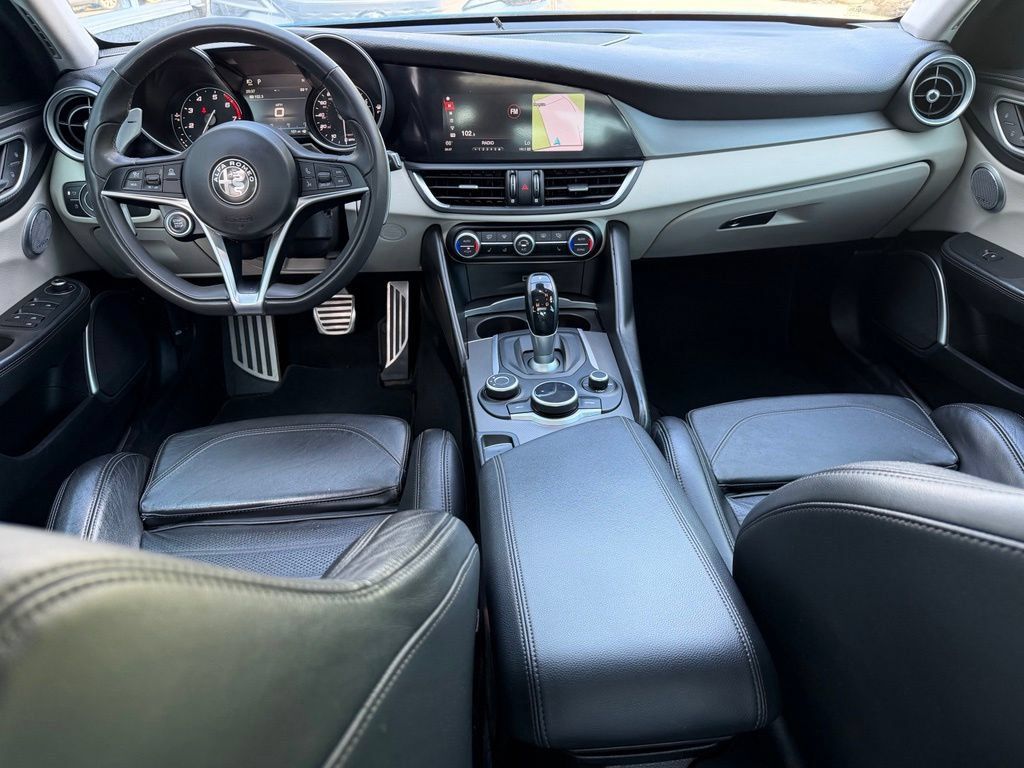 Used 2018 Alfa Romeo Giulia Ti Sport w/ Quick Order Package 22S Sport AWD/4WD image 14