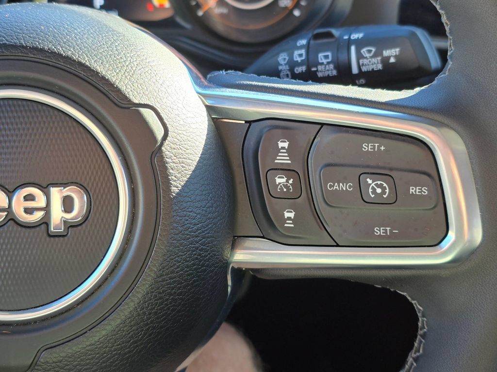 Used 2025 Jeep Wrangler Unlimited Sahara AWD/4WD image 26