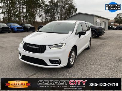 Used 2024 Chrysler Pacifica Touring-L