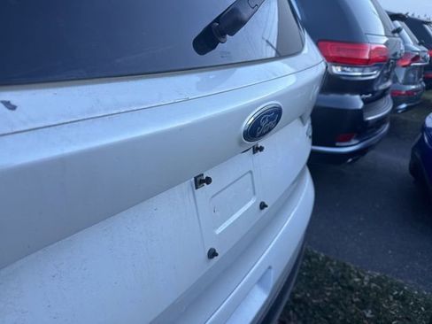 Used 2017 Ford Escape Titanium image 11