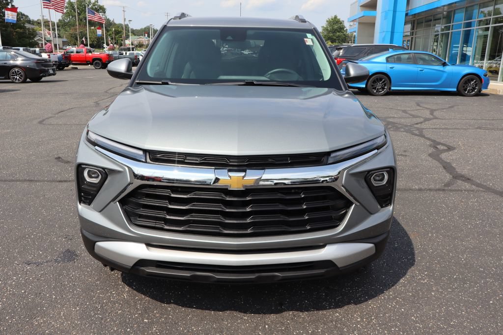 Used 2025 Chevrolet TrailBlazer LT w/ LT Cold Weather Package FWD image 29