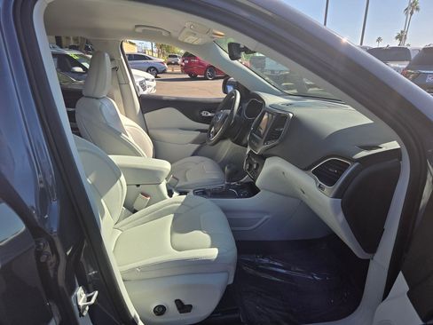 Used 2021 Jeep Cherokee Latitude Lux w/ Comfort/Convenience Group image 22