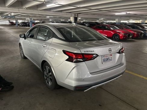 Used 2020 Nissan Versa SV image 4