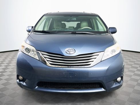 Used 2014 Toyota Sienna XLE image 28