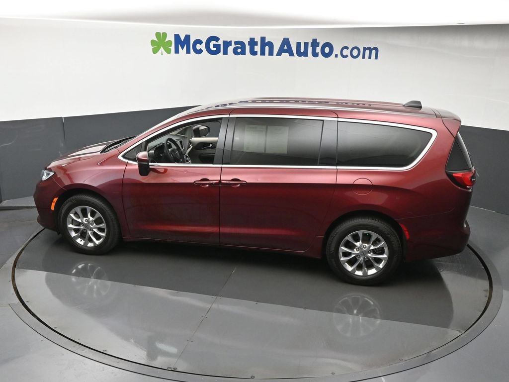 Used 2023 Chrysler Pacifica Touring-L w/ Uconnect Theater Family Group AWD/4WD image 24