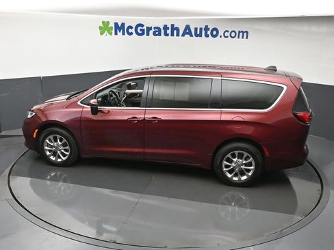 Used 2023 Chrysler Pacifica Touring-L w/ Uconnect Theater Family Group AWD/4WD image 24