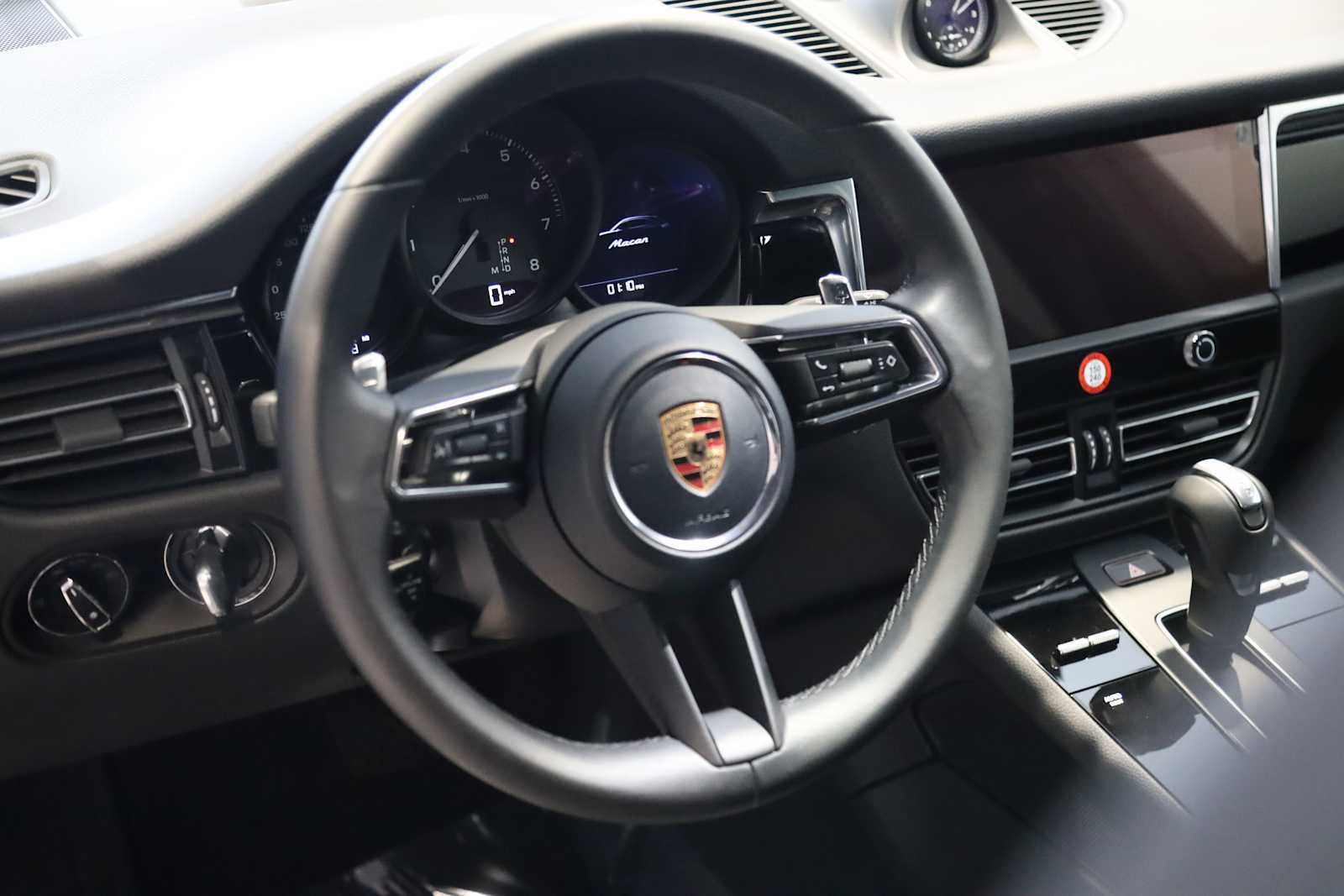 Used 2026 Porsche Macan AWD/4WD image 4