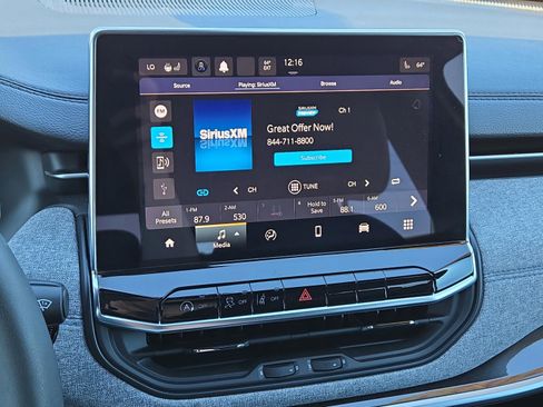 Used 2023 Jeep Compass Latitude w/ Convenience Group image 23