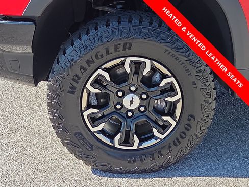 Used 2023 Chevrolet Silverado 1500 ZR2 w/ Technology Package AWD/4WD image 7