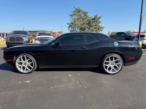 Used 2019 Dodge Challenger SXT RWD image 4