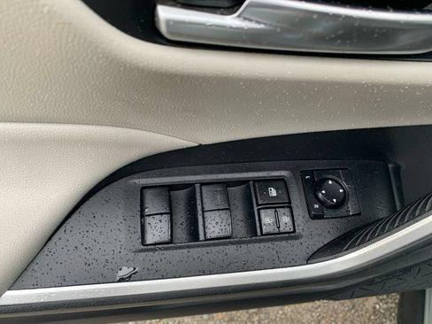 Used 2021 Toyota RAV4 XLE w/ Convenience Package AWD/4WD image 11