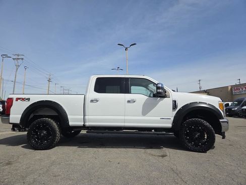 Used 2017 Ford F250 XLT w/ XLT Premium Package AWD/4WD image 10