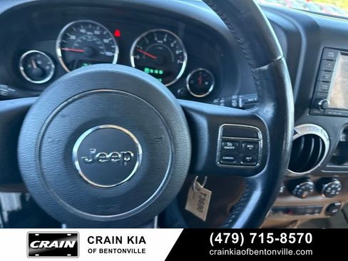 Used 2013 Jeep Wrangler Unlimited Sahara w/ Connectivity Group AWD/4WD image 31