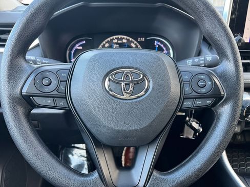 Used 2025 Toyota RAV4 LE image 28