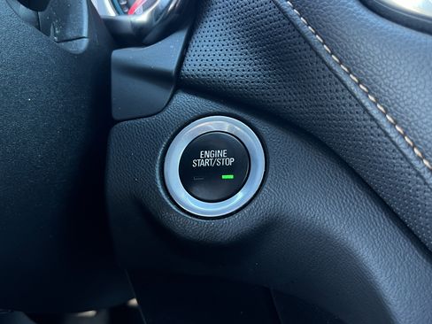 Used 2018 Chevrolet Equinox Premier image 28