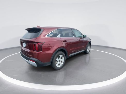 Used 2025 Kia Sorento LX image 8