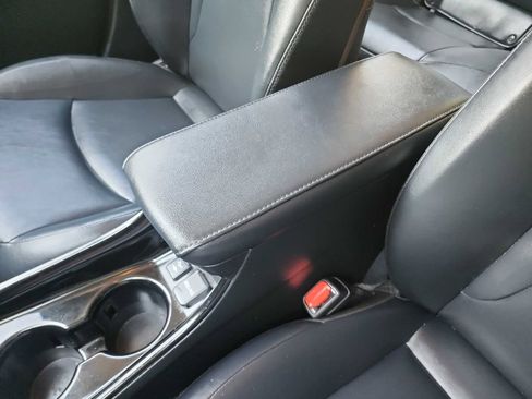 Used 2019 Toyota Prius XLE image 17