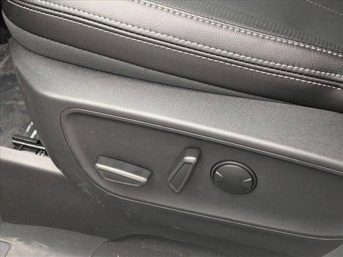 New 2025 Ford Escape SE w/ PHEV Premium Package image 4