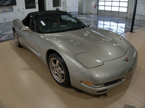 Used 2001 Chevrolet Corvette Convertible w/ Preferred Equipment Group2 image 7