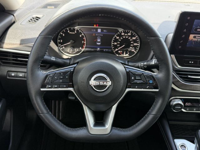 Used 2023 Nissan Altima 2.5 SL FWD image 12