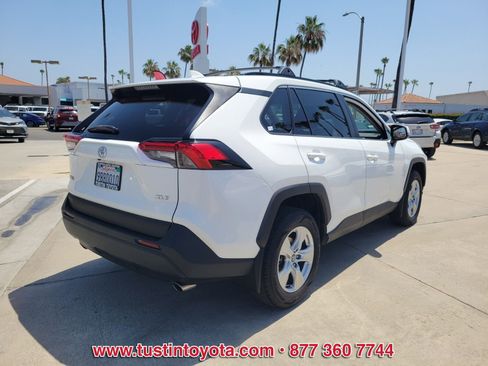 Certified 2020 Toyota RAV4 XLE w/ Convenience Package FWD image 4