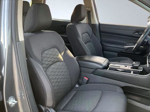 Certified 2024 Nissan Pathfinder SV image 8