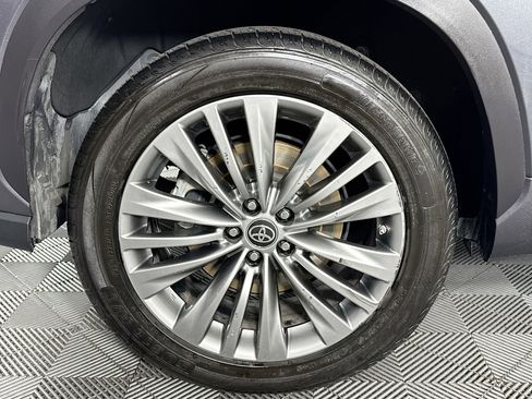 Used 2020 Toyota Highlander Platinum image 32