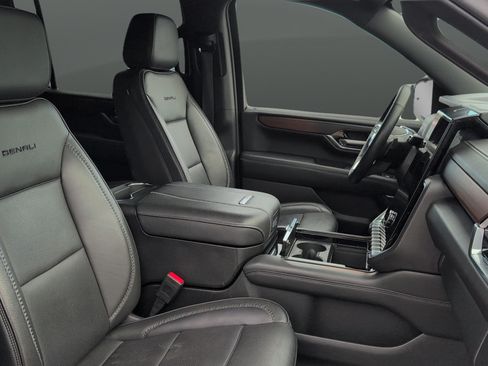 Used 2025 GMC Yukon XL Denali AWD/4WD image 37