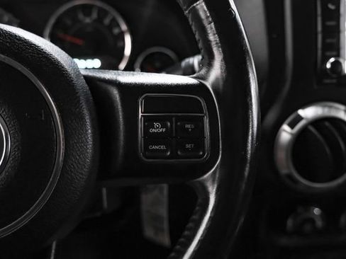 Used 2016 Jeep Wrangler Unlimited Rubicon w/ Connectivity Group image 15