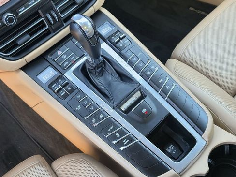 Used 2020 Porsche Macan AWD/4WD image 24