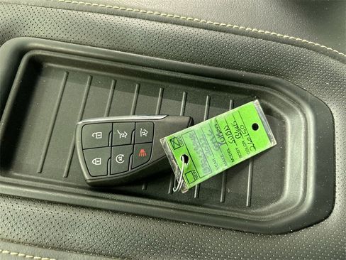 Used 2022 GMC Yukon SLT w/ SLT Premium Package image 12