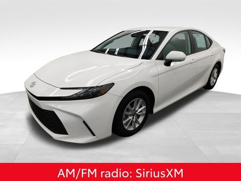 Used 2025 Toyota Camry LE image 4