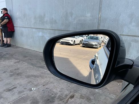 Used 2025 Chevrolet Trax LT image 18