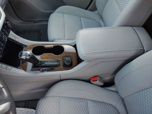 Used 2019 GMC Acadia SLE image 23