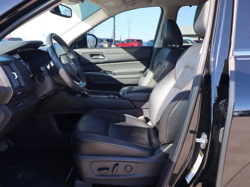 Used 2022 Nissan Pathfinder SL image 9