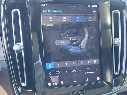 Certified 2023 Volvo XC40 B5 Plus w/ Protection Package Premier image 17