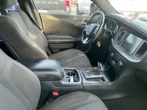 Used 2015 Dodge Charger SXT image 3