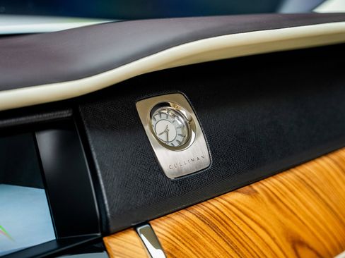 Used 2019 Rolls-Royce Cullinan image 48