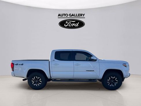 Used 2023 Toyota Tacoma SR5 w/ Technology Package AWD/4WD image 4