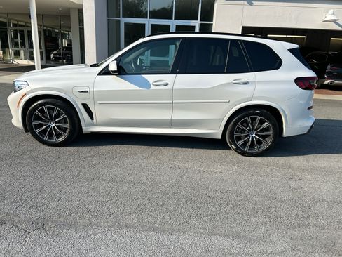 Used 2022 BMW X5 xDrive45e w/ M Sport Package AWD/4WD image 2