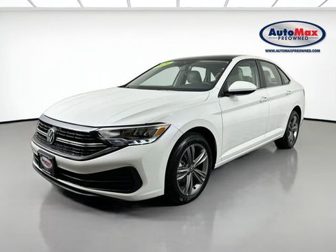 Used 2024 Volkswagen Jetta SE w/ Panoramic Sunroof Package image 5