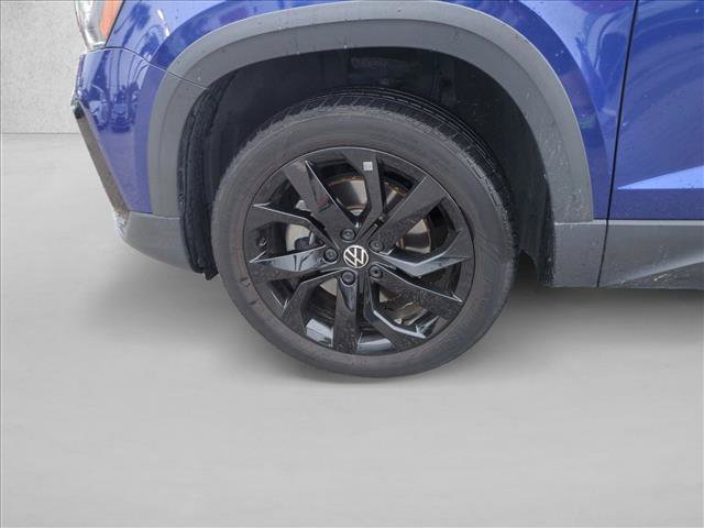 Used 2023 Volkswagen Taos SE w/ Panoramic Sunroof Package FWD image 24