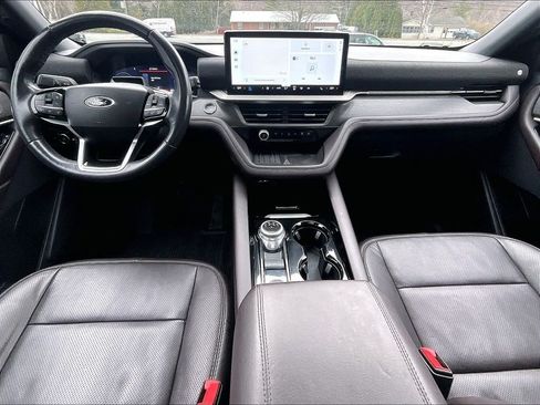 Used 2025 Ford Explorer Platinum w/ Ultimate Package AWD/4WD image 22