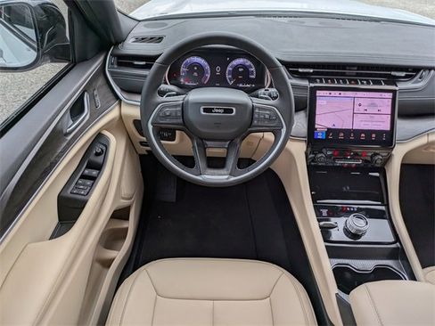 New 2025 Jeep Grand Cherokee Limited image 16