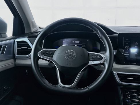 Used 2025 Volkswagen Taos SE AWD/4WD image 18