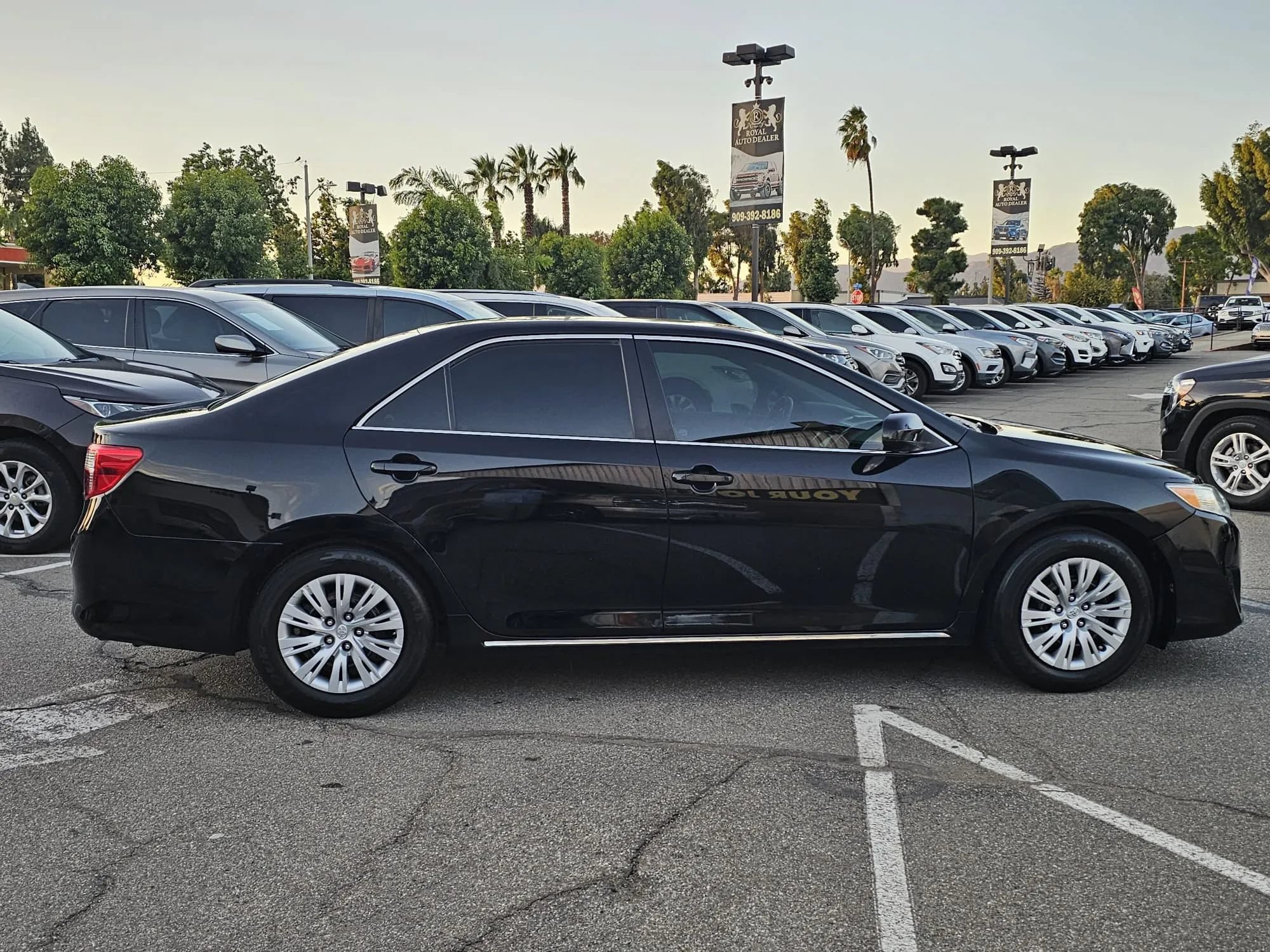 Used 2012 Toyota Camry LE FWD image 4